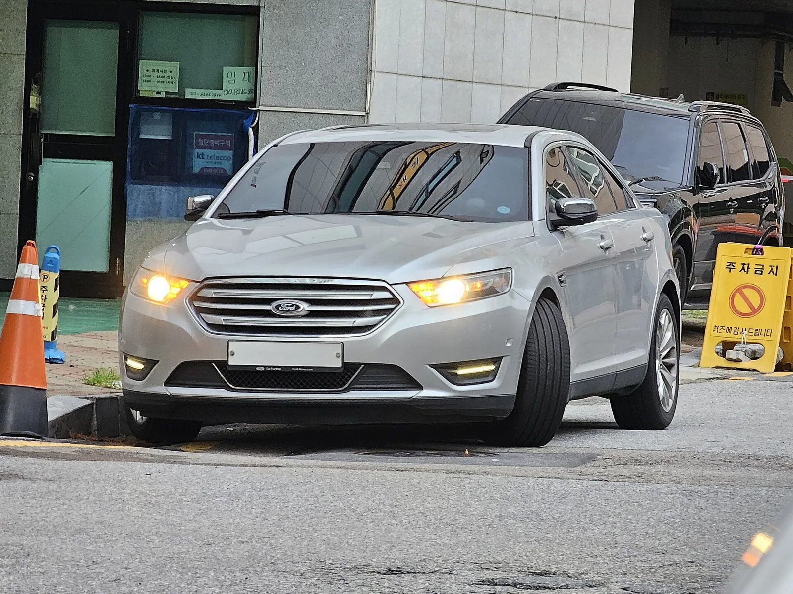 ford taurus