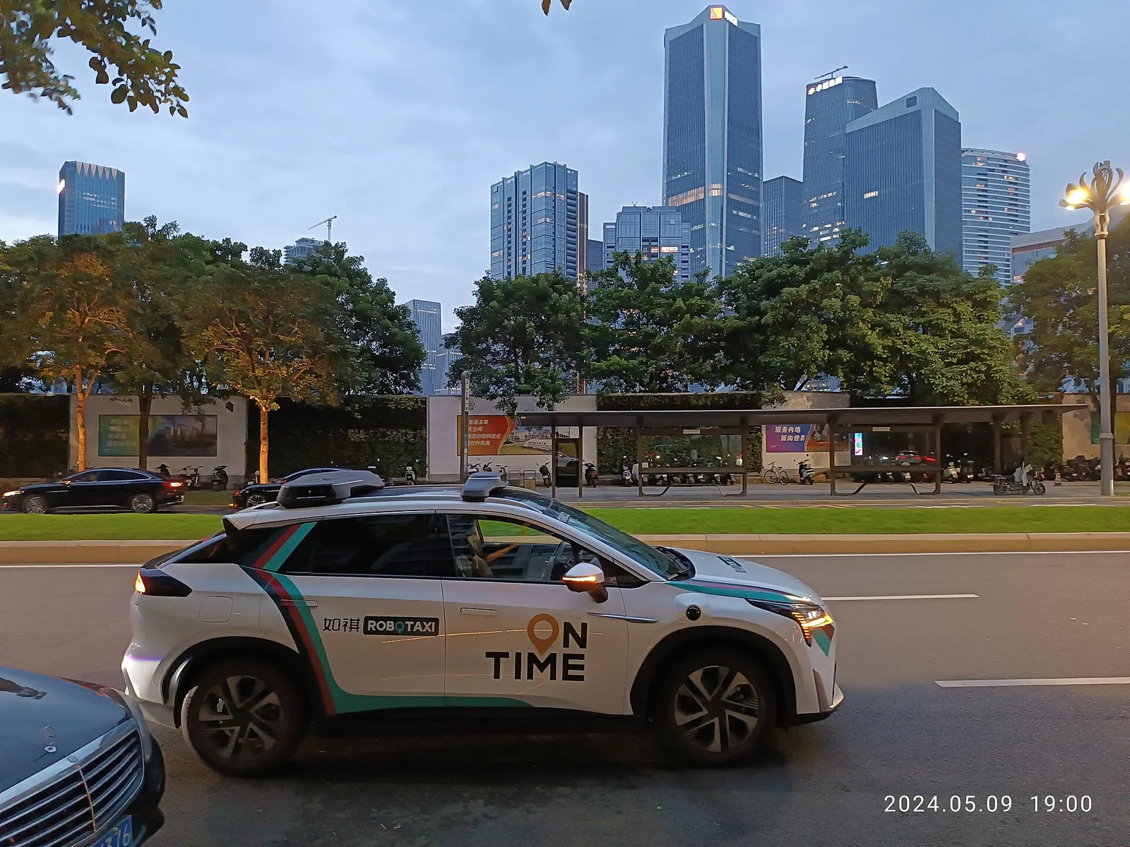 Robotaxis Explained and Who Is Really Winning the Driverless Race